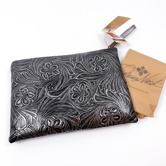 NWT Patricia Nash Braga Tech Wristlet - Picture 3 of 7